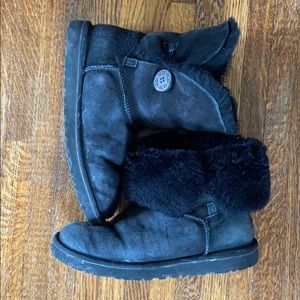 UGG Bailey button fold-down in black